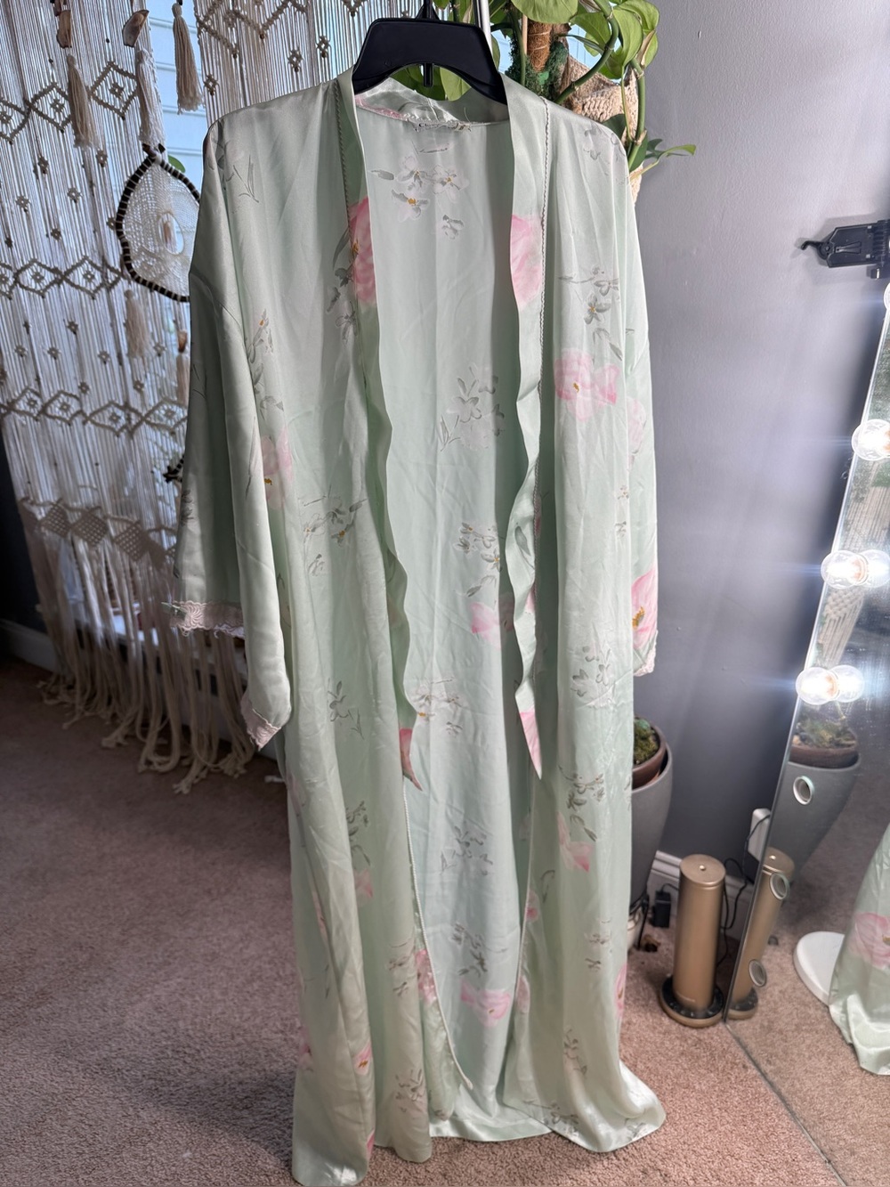 Christian Dior tag neiman Marcus Pale Mint Green Floral Satin Kimono Robe